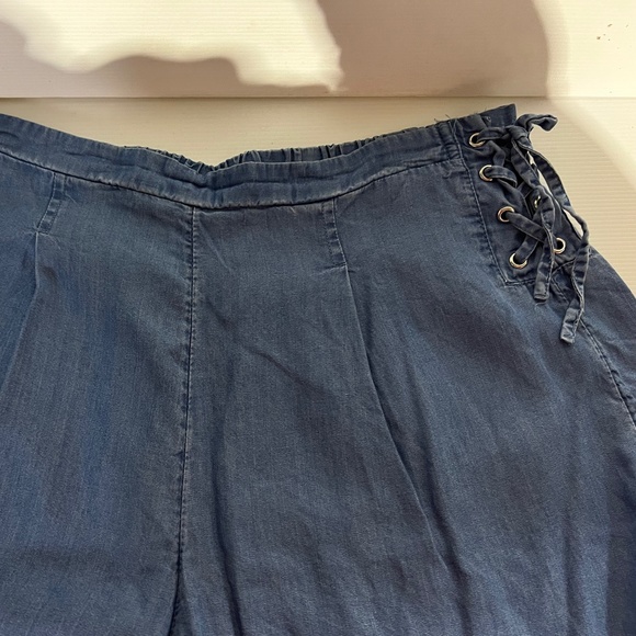 DENIM CO - Size 12 - Denim Shorts - Detailed Side Ties - Picture 7 of 8